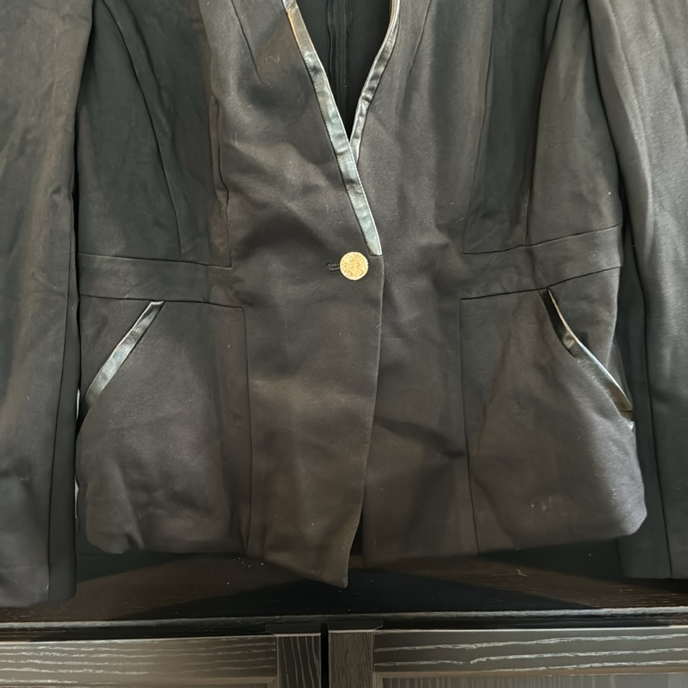 Blazer - Picture 3 of 6